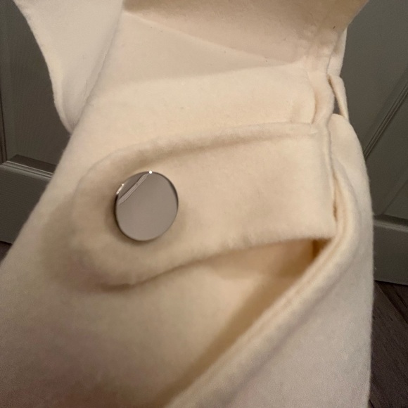 SOLD- Cashmere wool cape in cream white - Picture 4 of 6